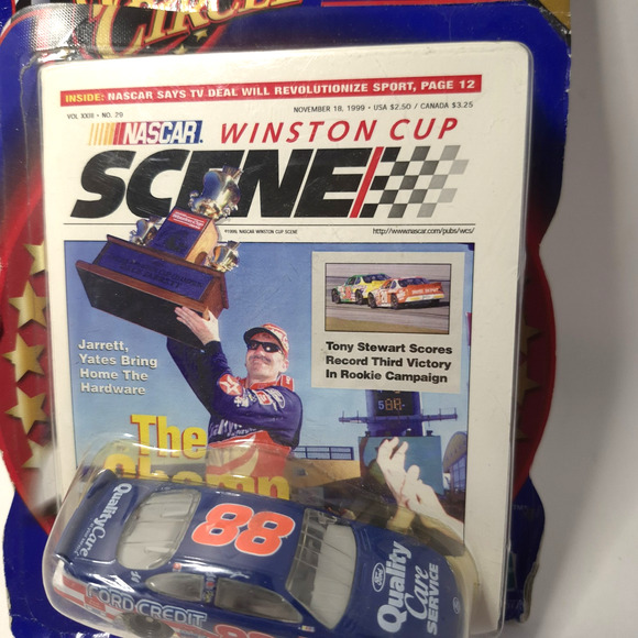 Vintage Winners Circle Dale Jarrett #88 1:64 Deluxe Collection 2000 - Picture 5 of 14